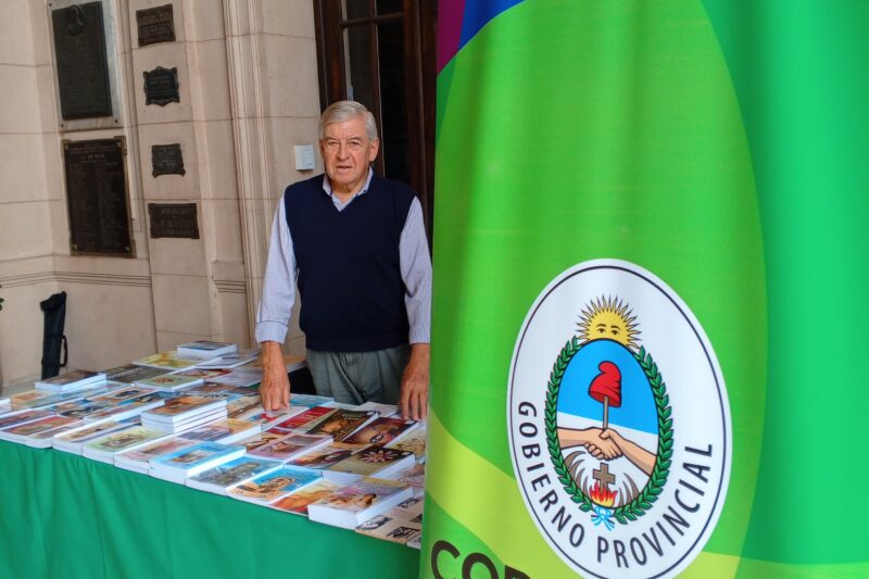 Exposición de libros correntinos y regionales recorre las escuelas