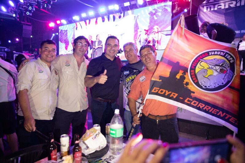VALDÉS ENTREGÓ PREMIOS EN LA FIESTA NACIONAL DEL SURUBÍ Y SORTEÓ REGALOS DE LOTERÍA CORRENTINA